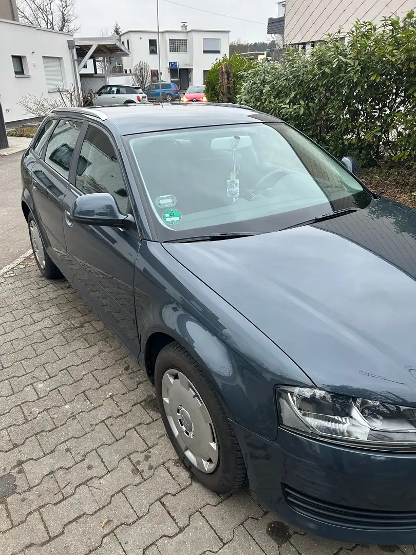 Audi A3 Grau - 2