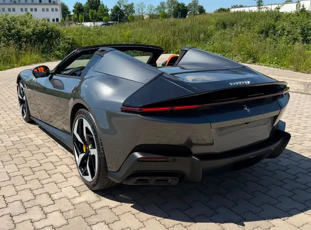 Ferrari 12 Cilindri view 6