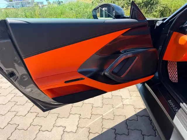 Ferrari 12 Cilindri view 9