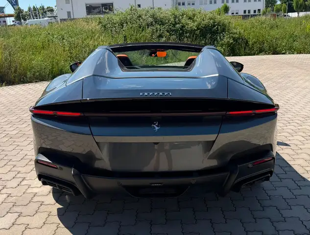 Ferrari 12 Cilindri view 5