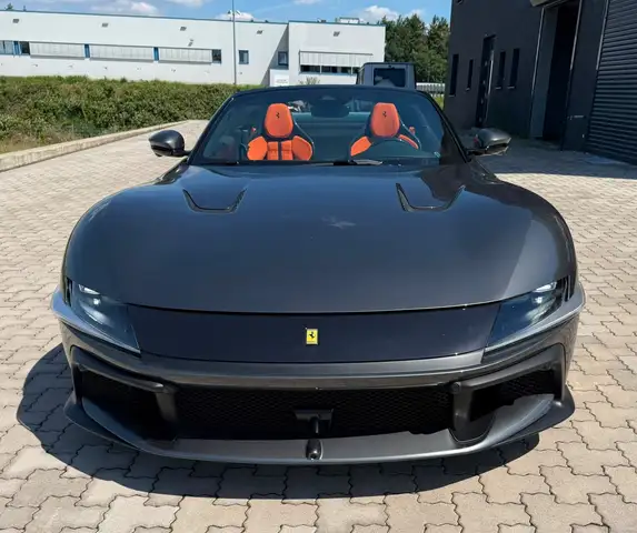 Ferrari 12 Cilindri view 3