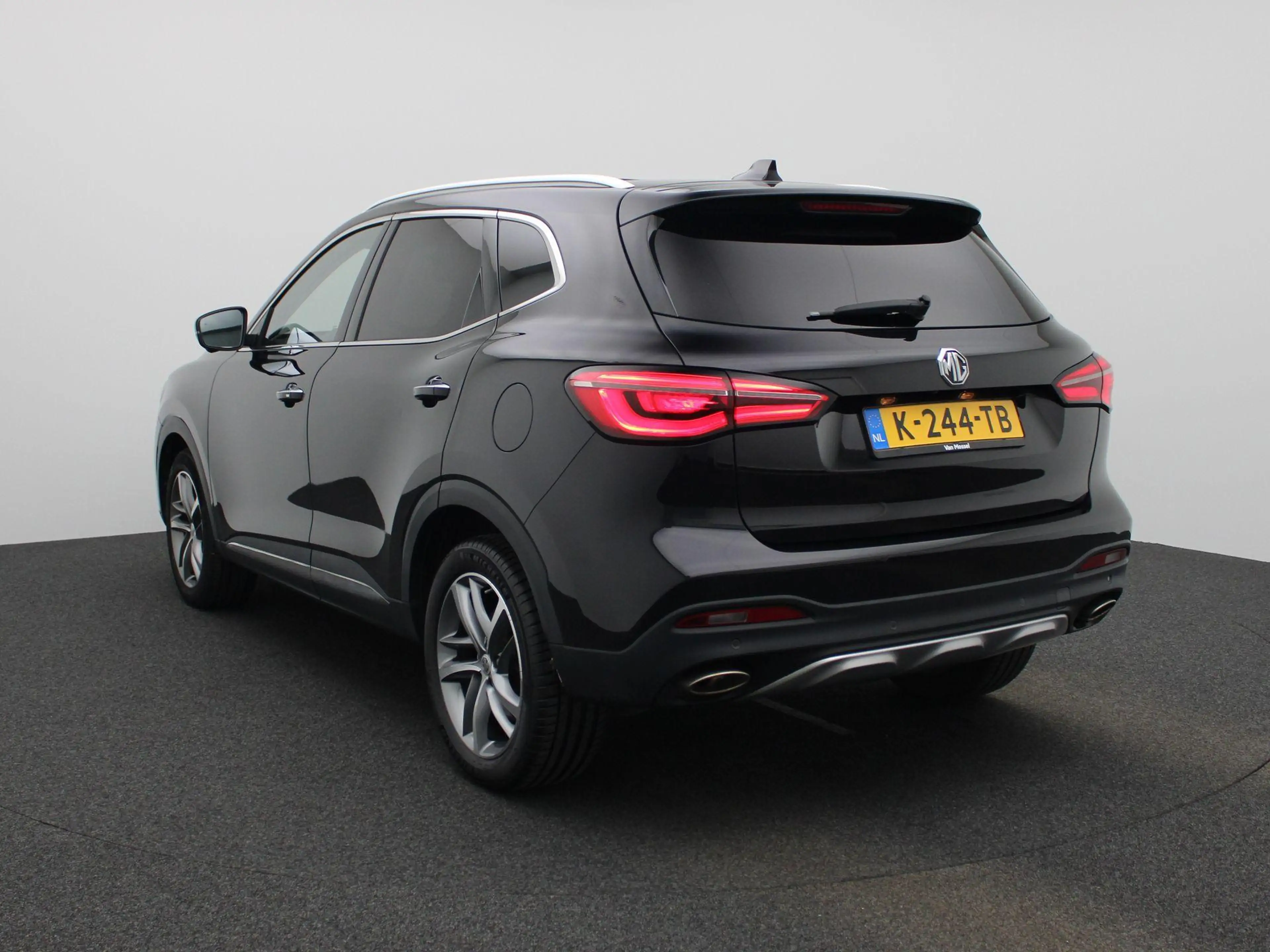 MG EHS 1.5 T-GDI PHEV Aut. Luxury | Panoramadak | Navi | — photo 2