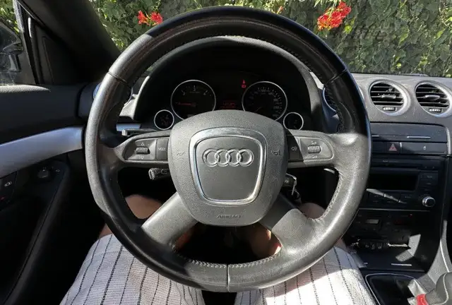 Audi A4 view 13