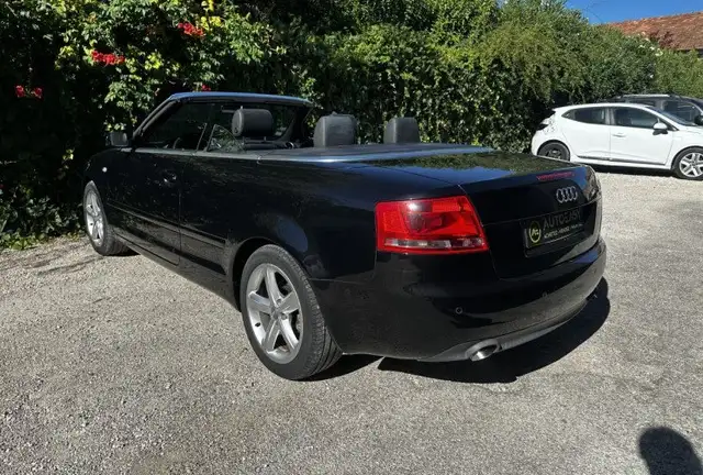 Audi A4 view 4