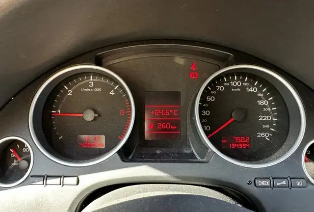 Audi A4 view 14