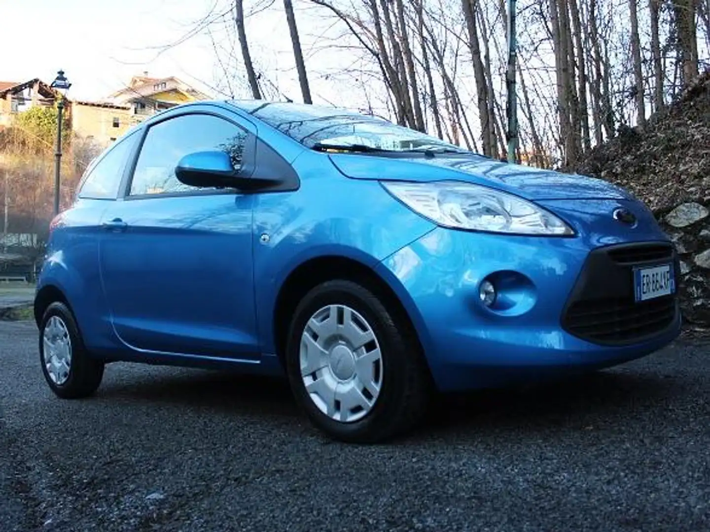 Ford Ka/Ka+ 1.2 Titanium c/esp,tcs 69cv CLIMA RADIO CD Blau - 1