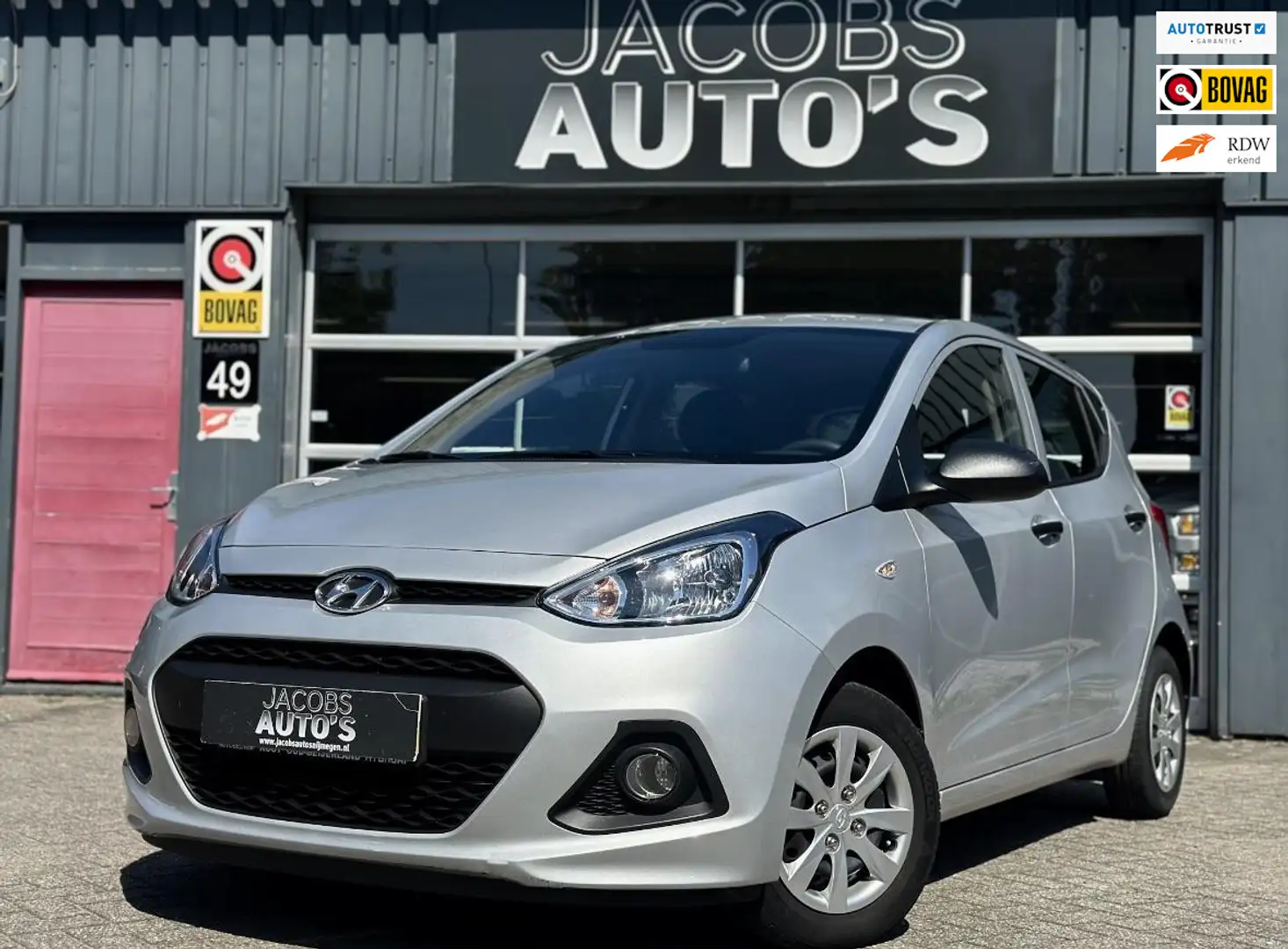 Hyundai i10 1.0i i-Drive Grau - 1