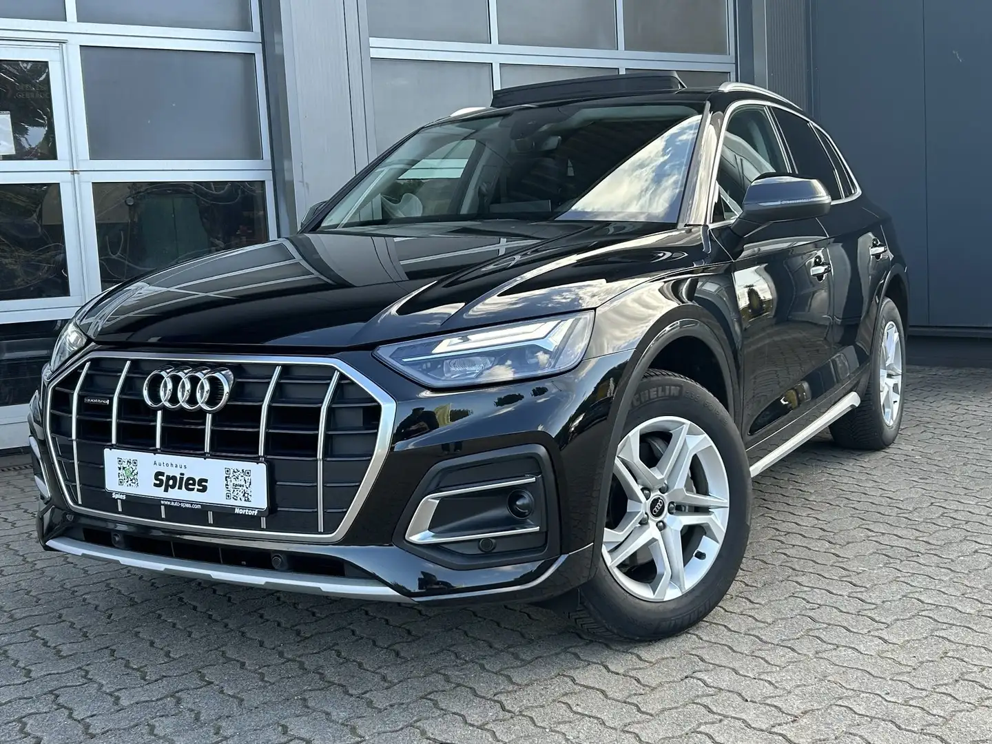 Audi Q5 40 TDI quattro Panorama Standheizung ACC Navi Zwart - 2
