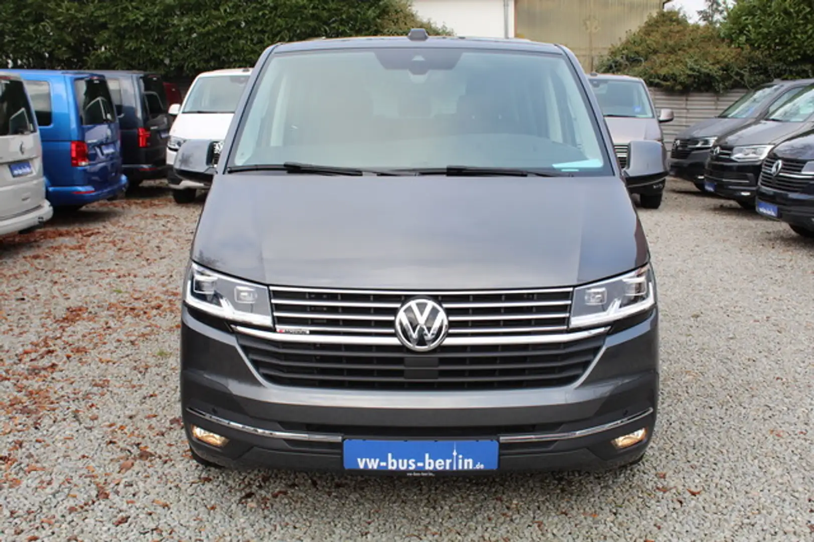 Volkswagen T6.1 Multivan Highline DSG 4Motion DCC Standhzg Grau - 2