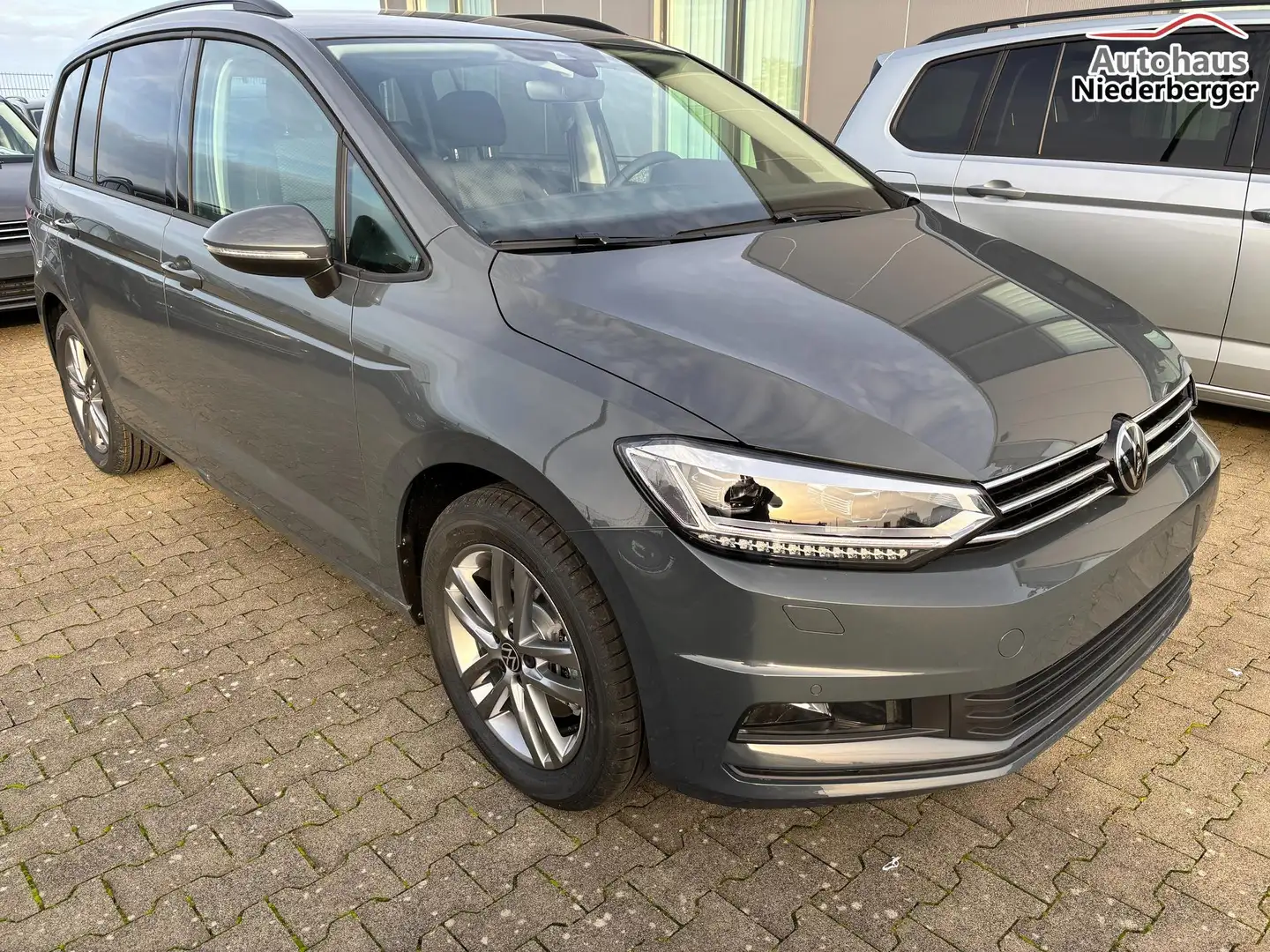 Volkswagen Touran Limited 1.5 TSI 150 PS, 17" Alu, GRAU-Metallic,... Grau - 2