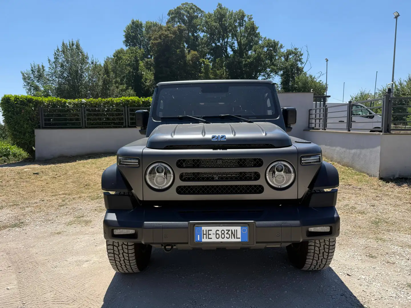EMC 212 212 2.0 tdi Diesel 4wd 8at Grau - 2
