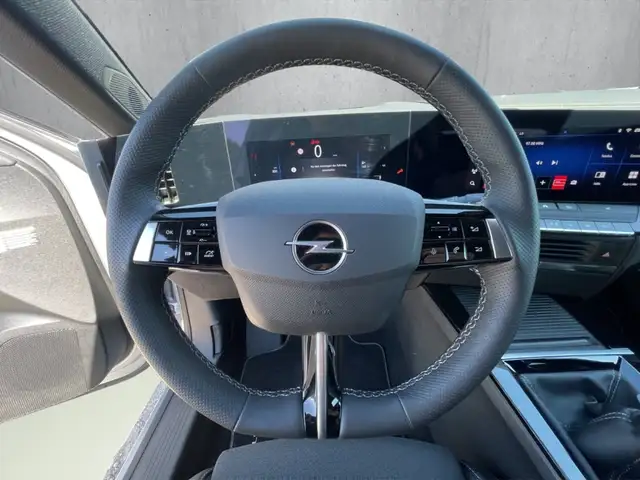 Opel Astra view 10