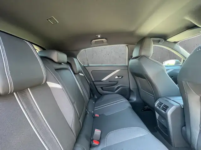 Opel Astra view 14