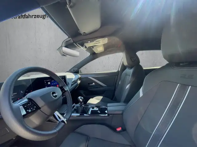 Opel Astra view 9