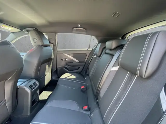 Opel Astra view 8