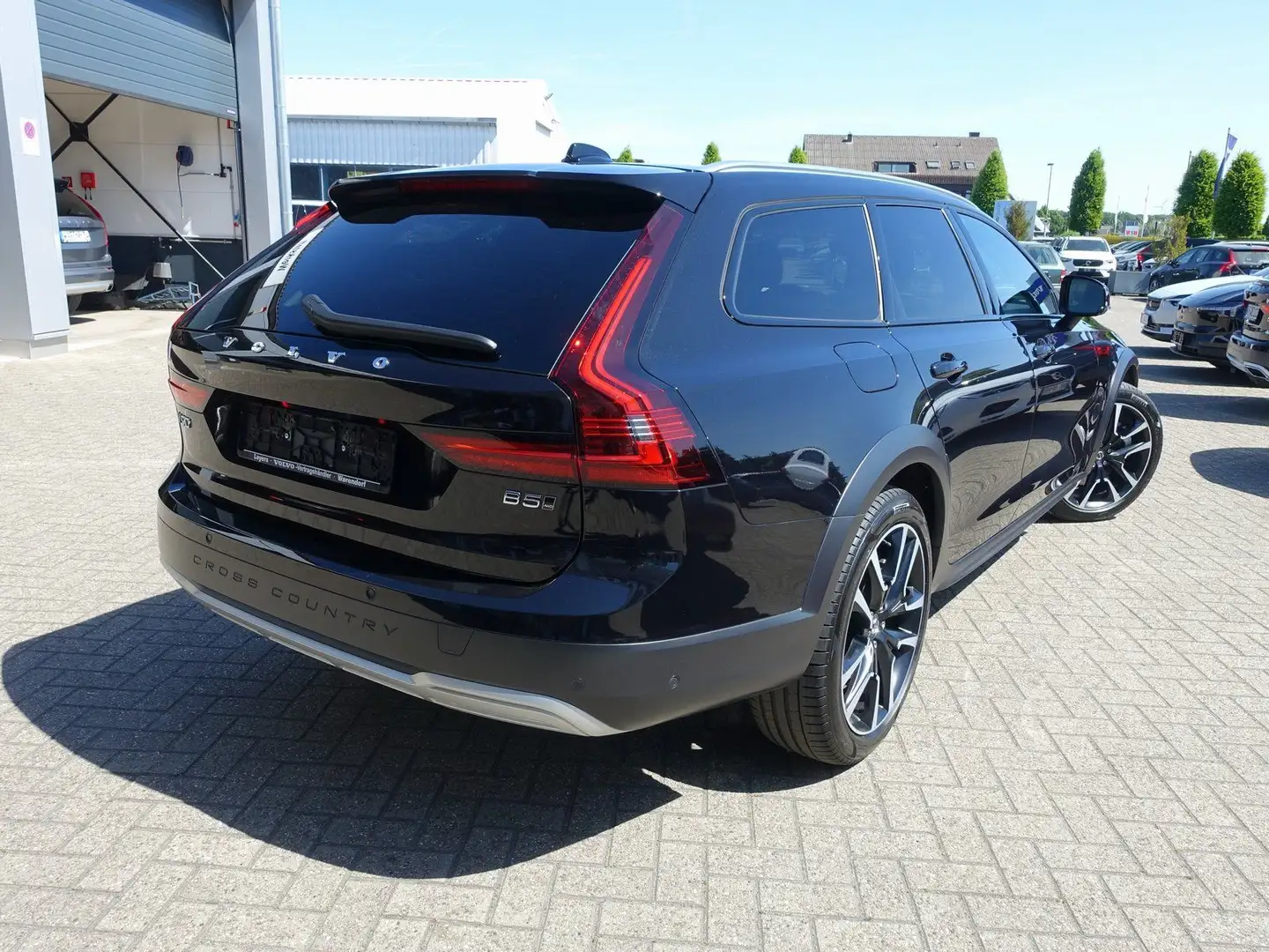 Volvo V90 Cross Country Plus B5 AWD/360°/H&K/AHK/BLS Negru - 2