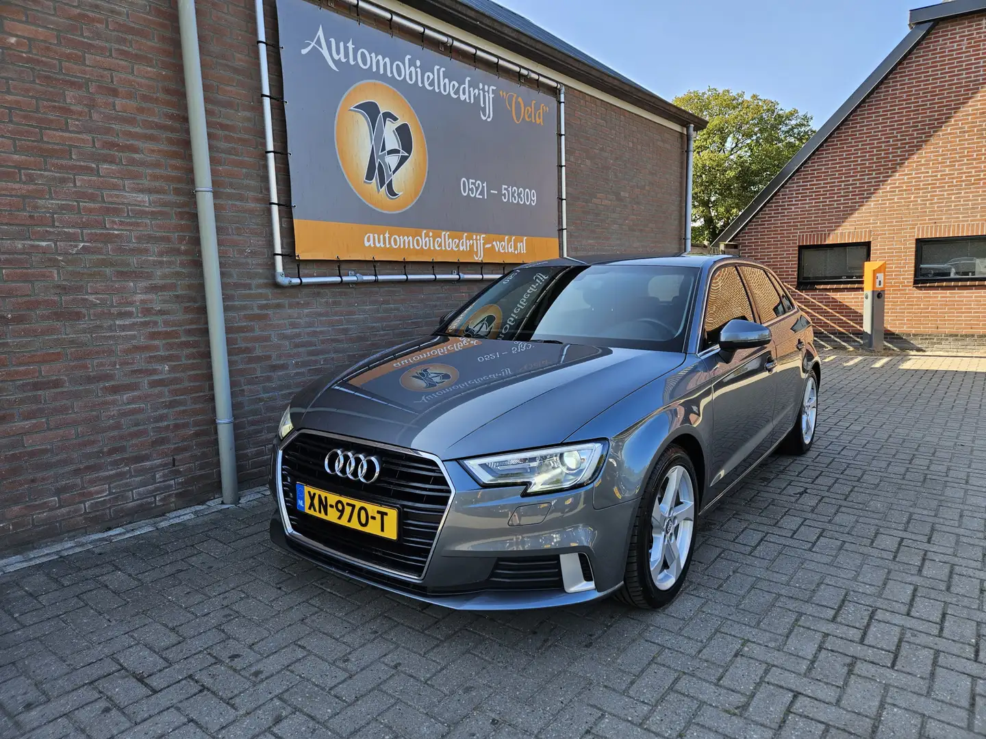 Audi A3 Sportback 1.5 TFSI CoD Advance Grau - 1