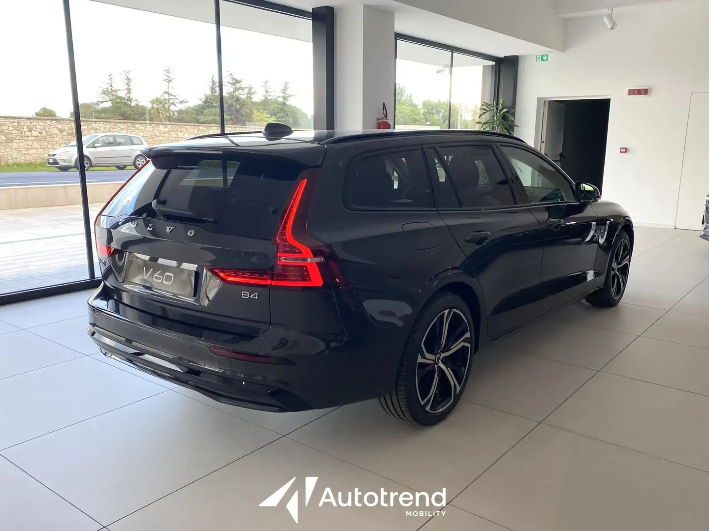Volvo V60 B4 197+14 CV Mild-Hybrid (D) Automatico Plus Dark Gri - 2
