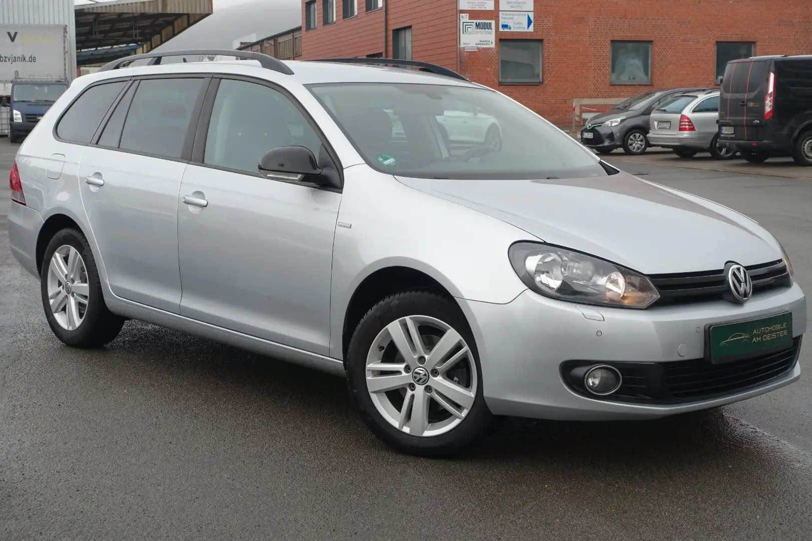 Volkswagen Golf VI Variant Match*AHK*SHZ*PDC*LEDER*TEMPOMAT Silber - 1
