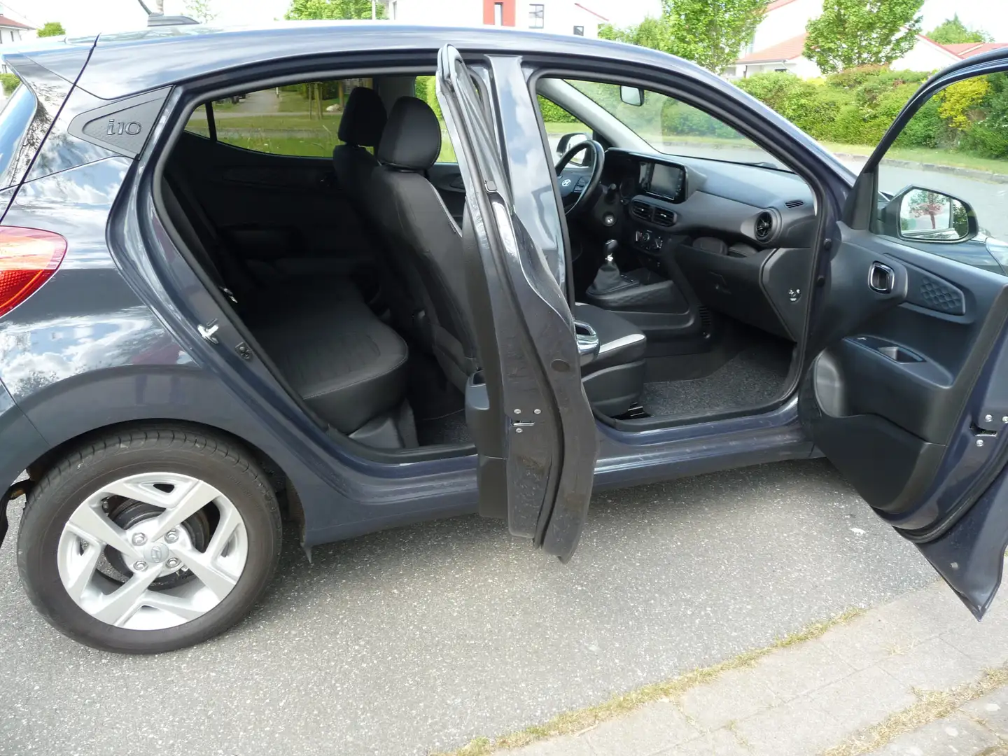 Hyundai i10 unfallfrei Edition30 sehr gepflegt Nichtraucher Grau - 2