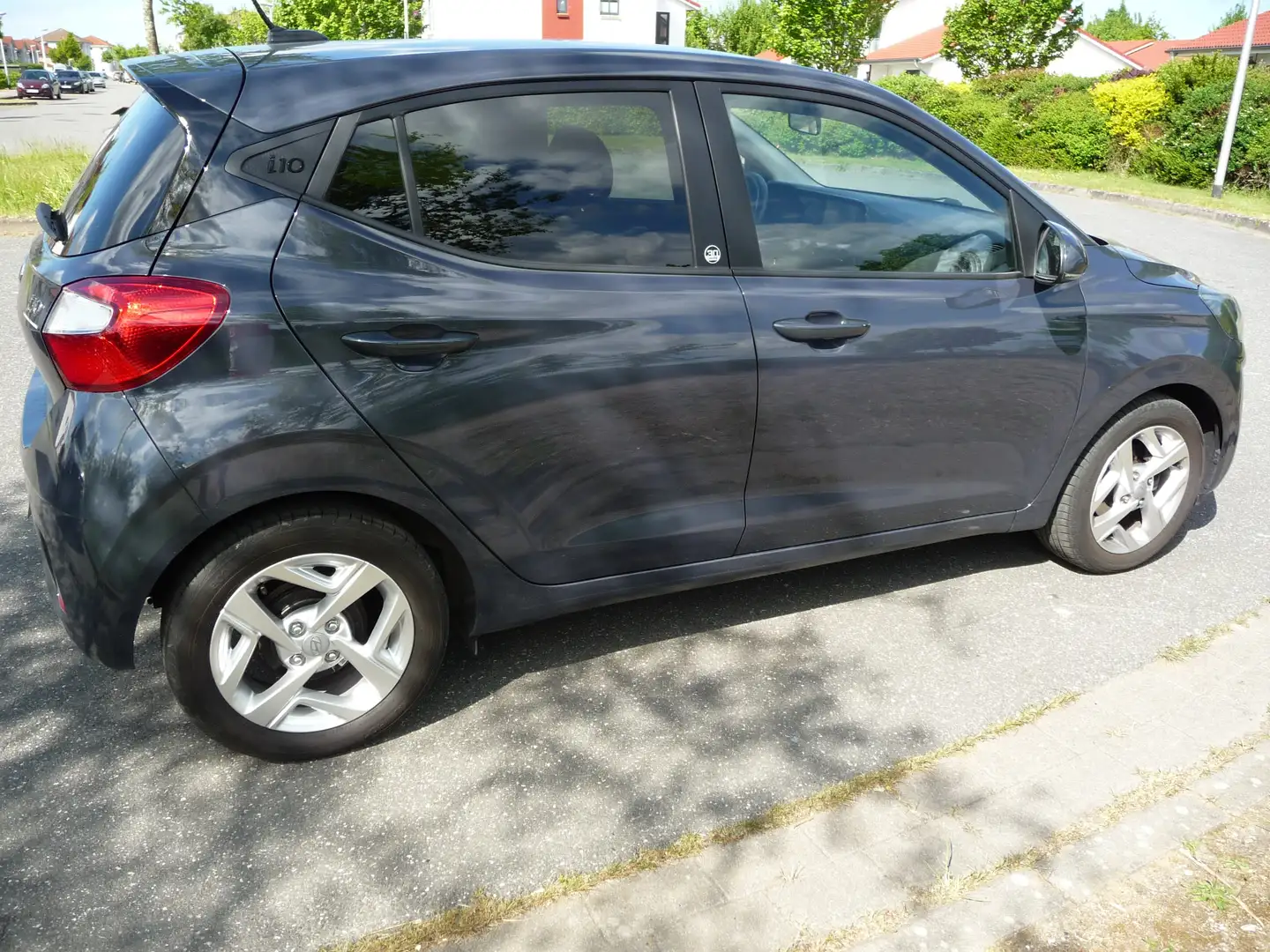 Hyundai i10 unfallfrei Edition30 sehr gepflegt Nichtraucher Grau - 1