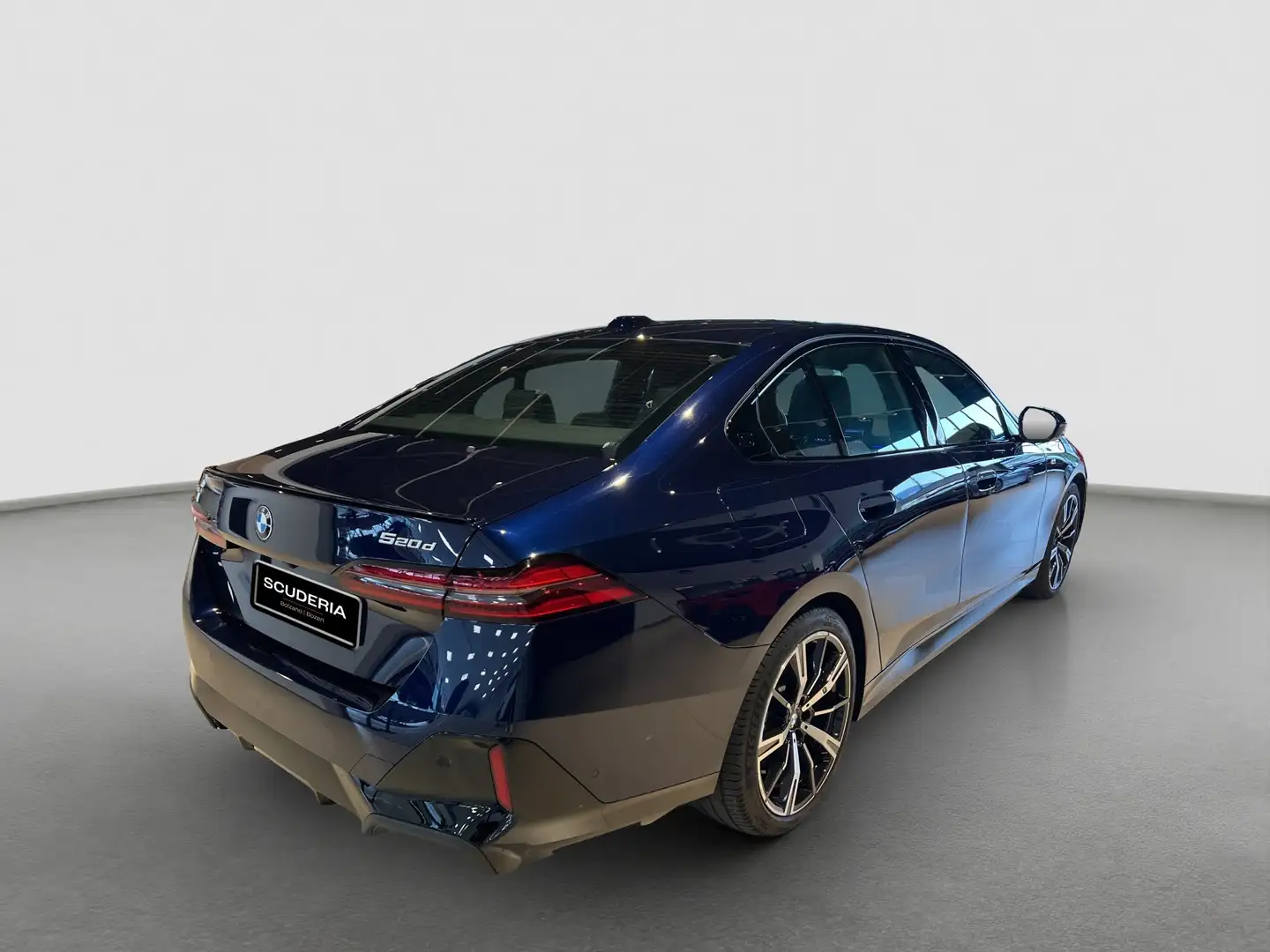 BMW 520 Serie 5 G60 Berlina 520d 48V xdrive MSport auto Blauw - 2