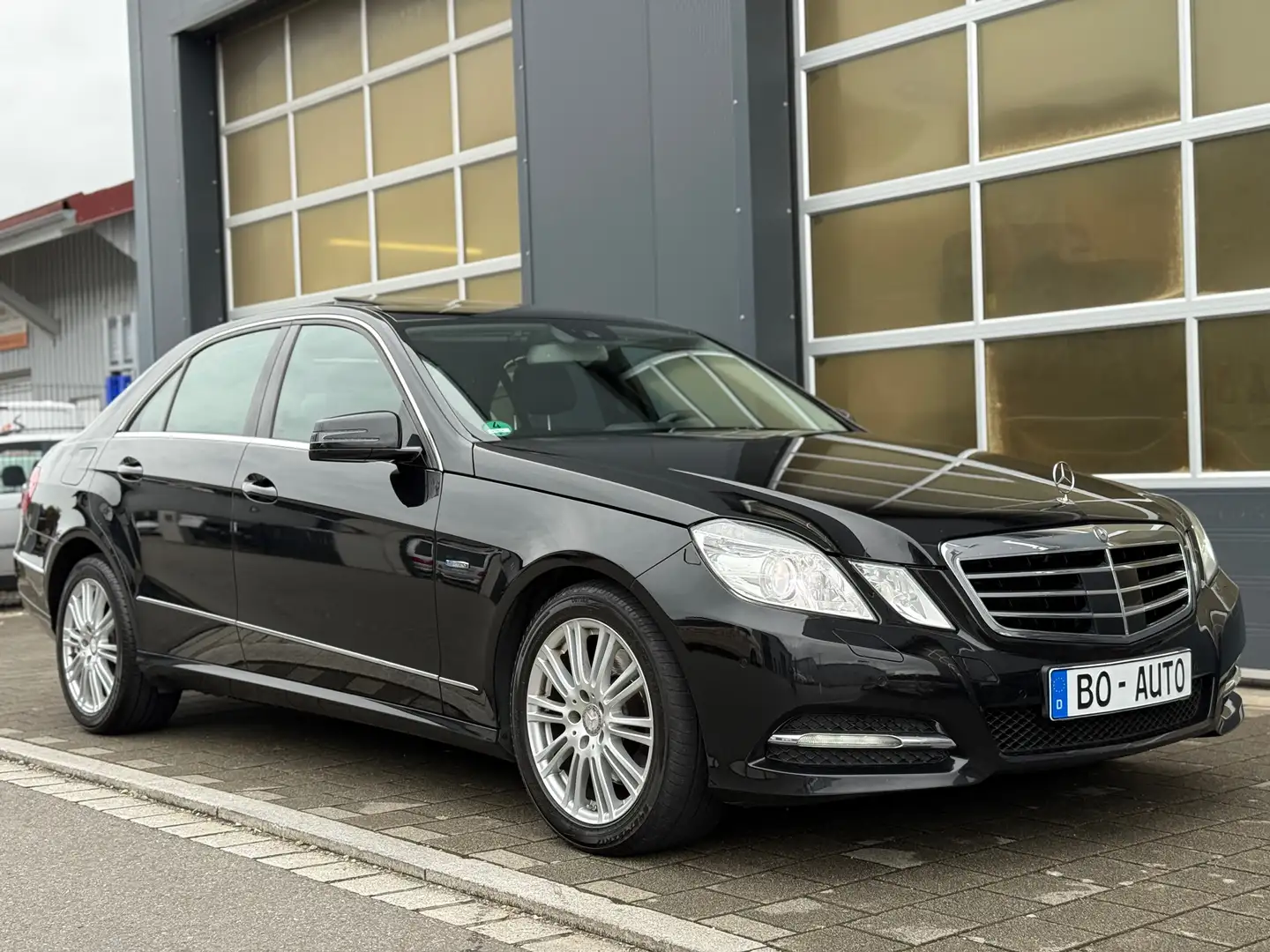 Mercedes-Benz E 350 CDI 4M Leder Glas Sitzklima Memory Distronic StdHz Schwarz - 1