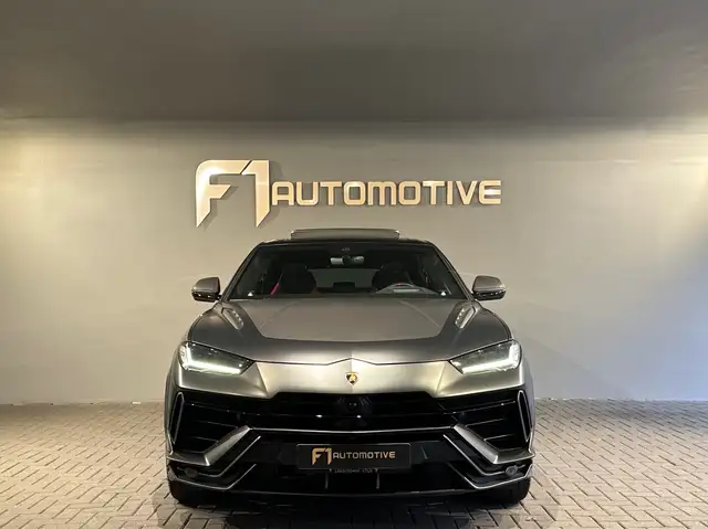 Lamborghini Urus view 10