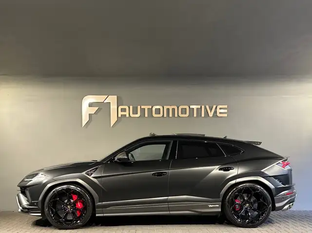 Lamborghini Urus view 13