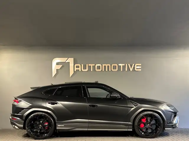 Lamborghini Urus view 11