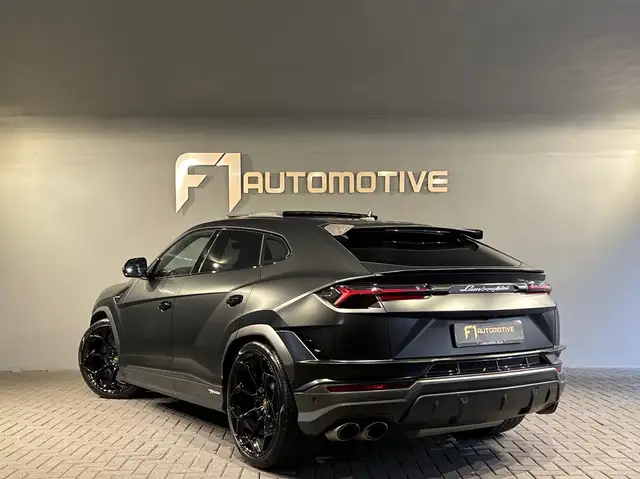 Lamborghini Urus view 9