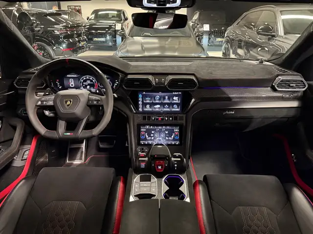 Lamborghini Urus view 4