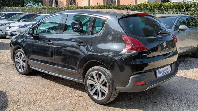 Peugeot 3008 view 4
