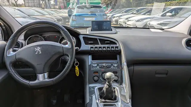 Peugeot 3008 view 8