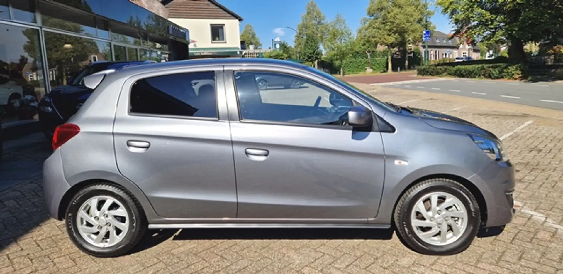 Mitsubishi Space Star 1.0 71PK ClearTec Active - Navi & Apple Carplay / Grijs - 2