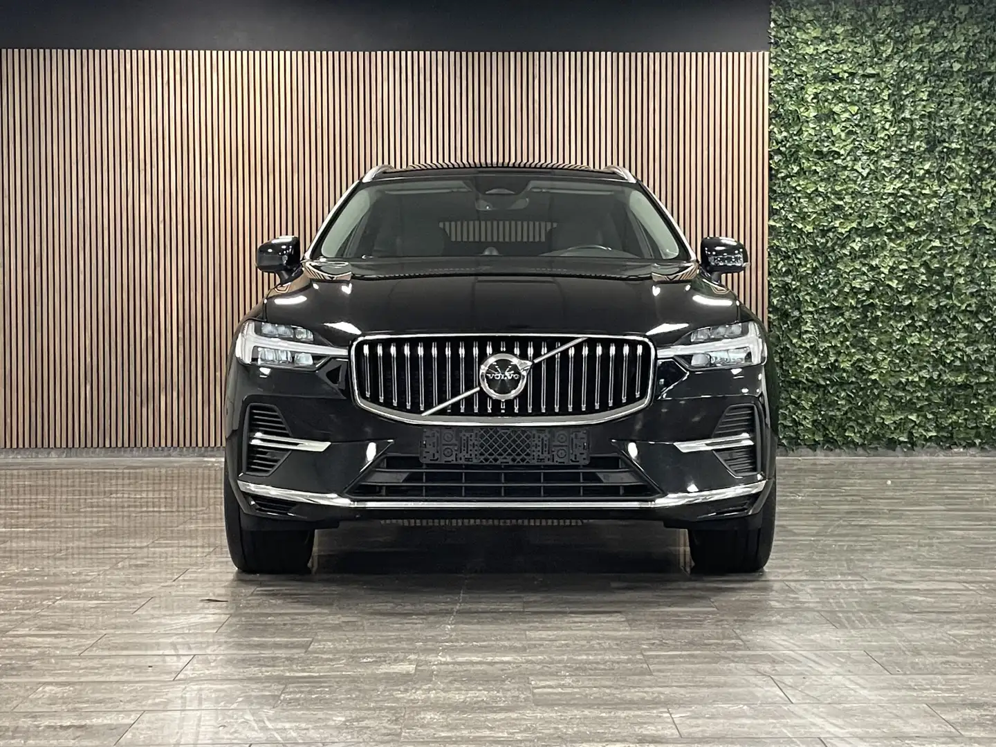 Volvo XC60 T6 AWD Recharge Inscription | MY22 | Bowers & Wilk Schwarz - 2