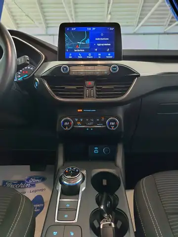 Ford Kuga view 3