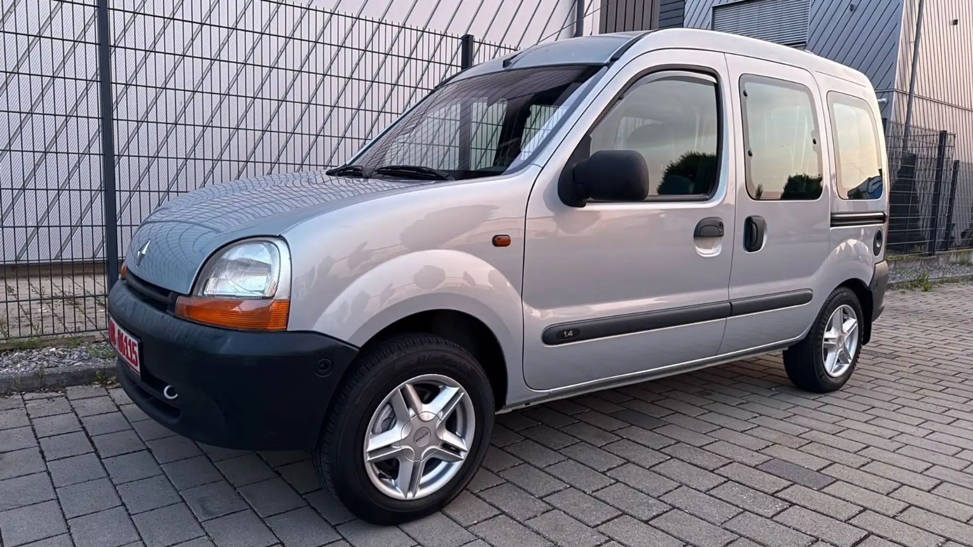 Renault Kangoo 1.4 AUTOMATIK TÜV,32.000KM,AHK Silber - 1
