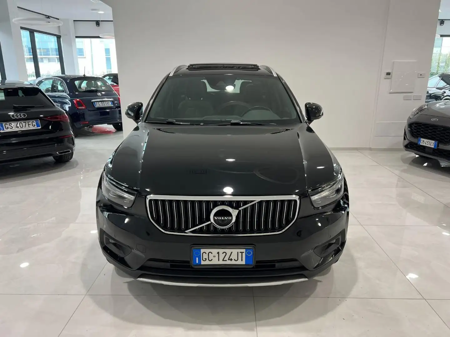 Volvo XC40 T5 Recharge Plug-in Hybrid Inscription tetto pan. Nero - 2