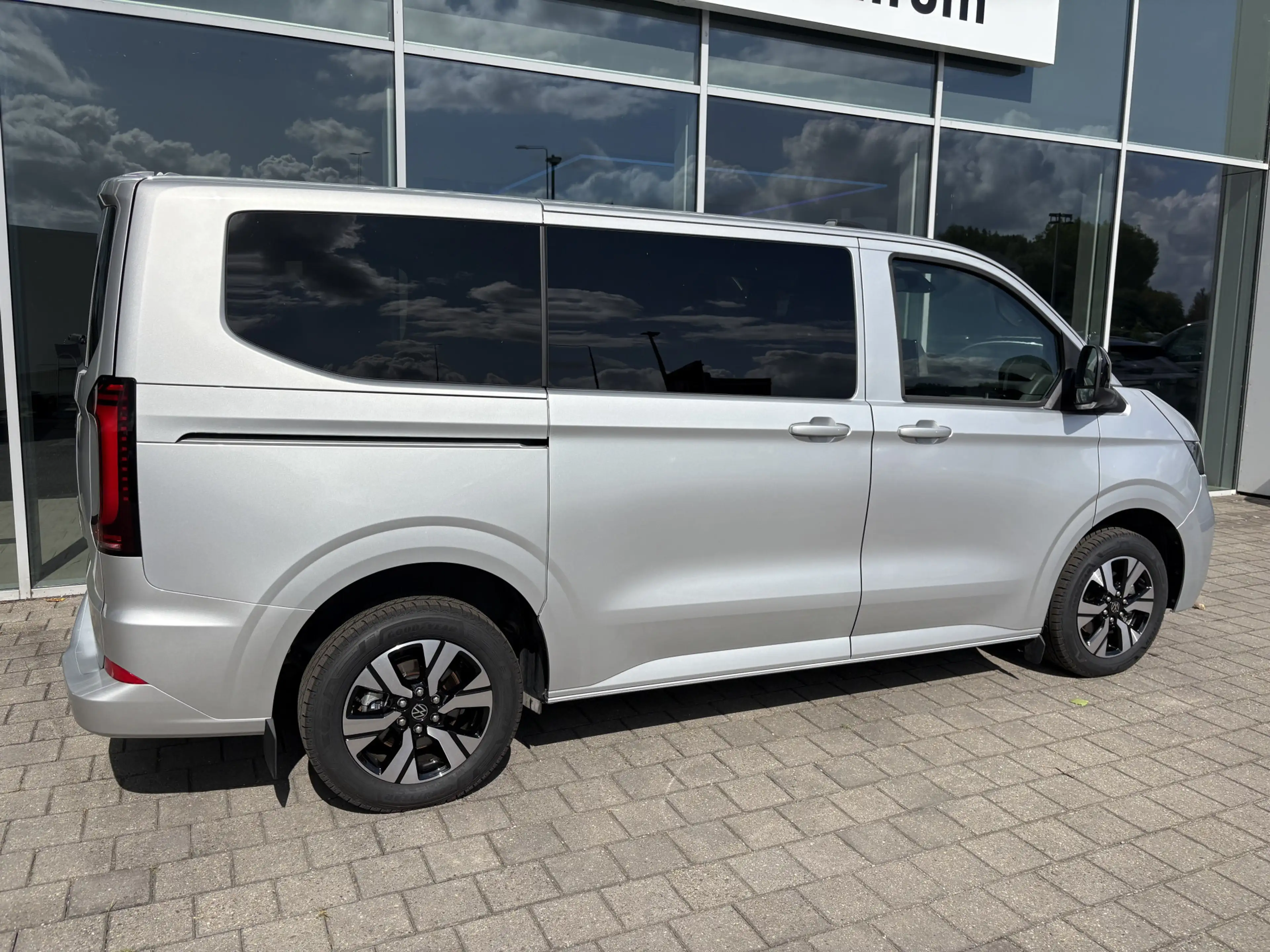 Volkswagen Transporter e-Transporter Caravelle L1 Life 64 kWh 136 Pk | 9 — photo 11