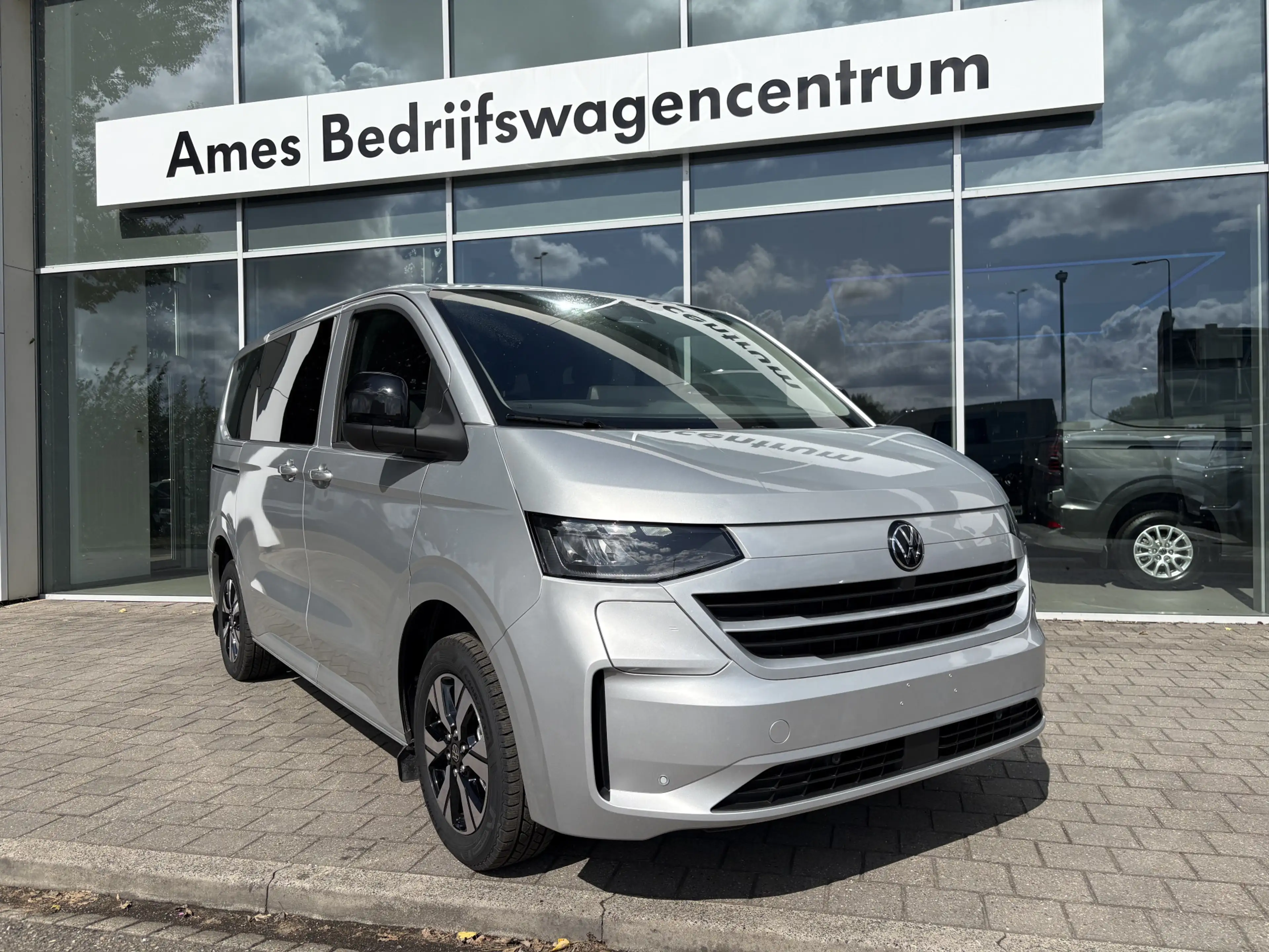 Volkswagen Transporter e-Transporter Caravelle L1 Life 64 kWh 136 Pk | 9 — photo 2
