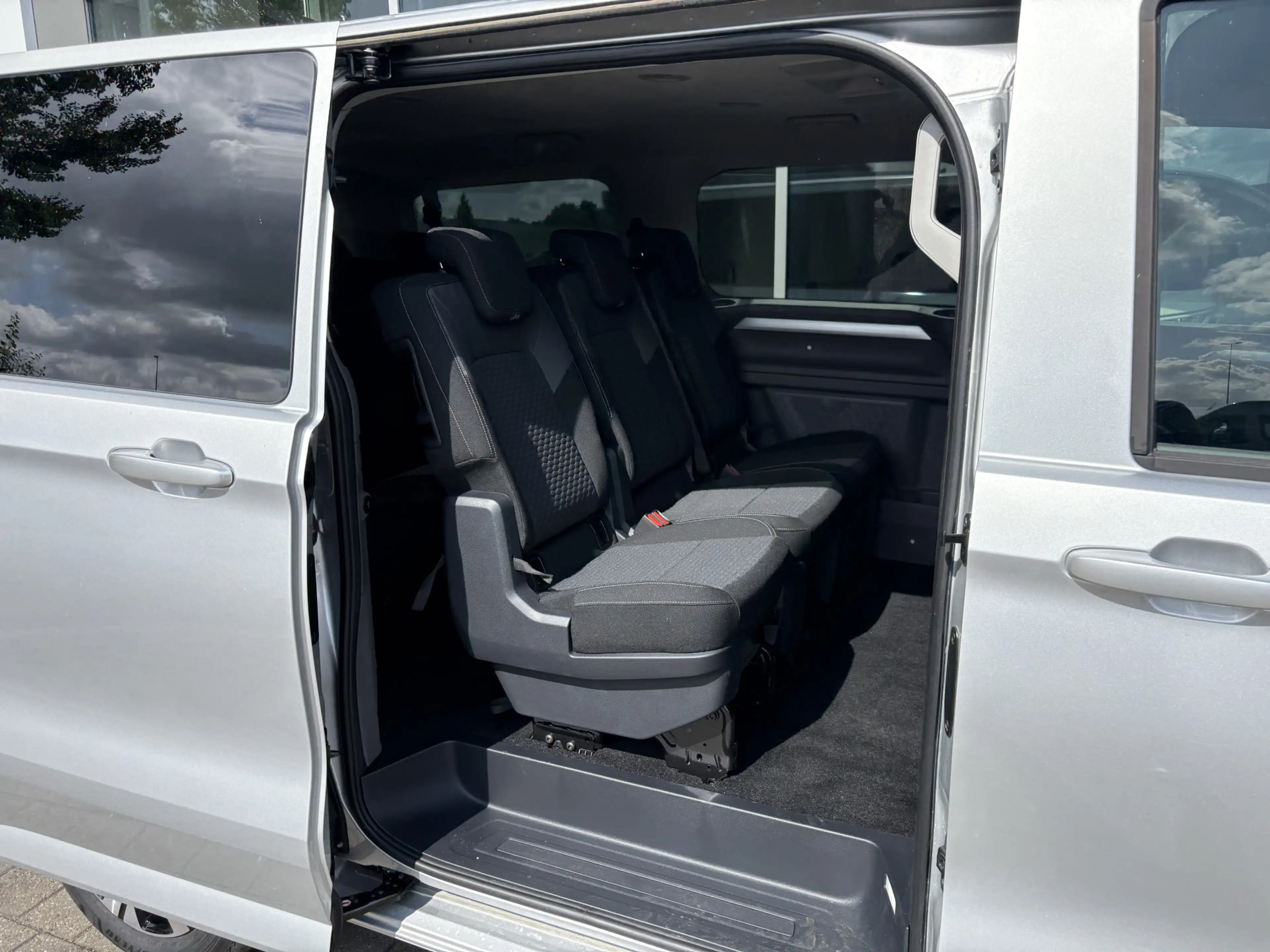 Volkswagen Transporter e-Transporter Caravelle L1 Life 64 kWh 136 Pk | 9 — photo 12