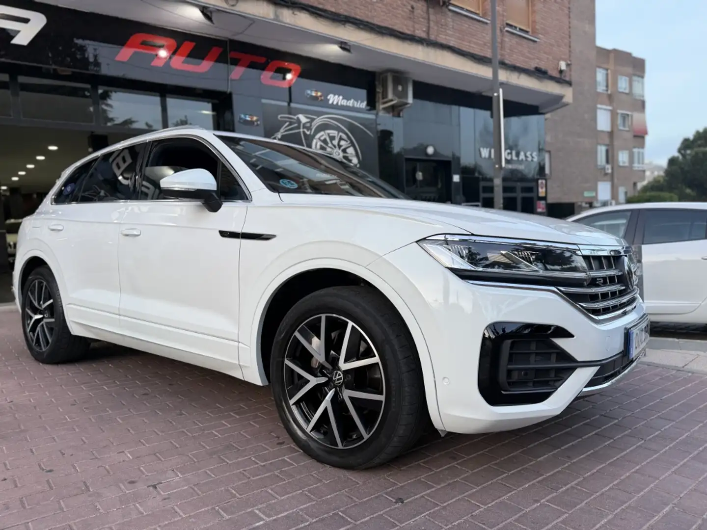 Volkswagen Touareg 3.0TDI V6 R-Line Individual Tip. Elegance 4M 210kW Blanco - 1