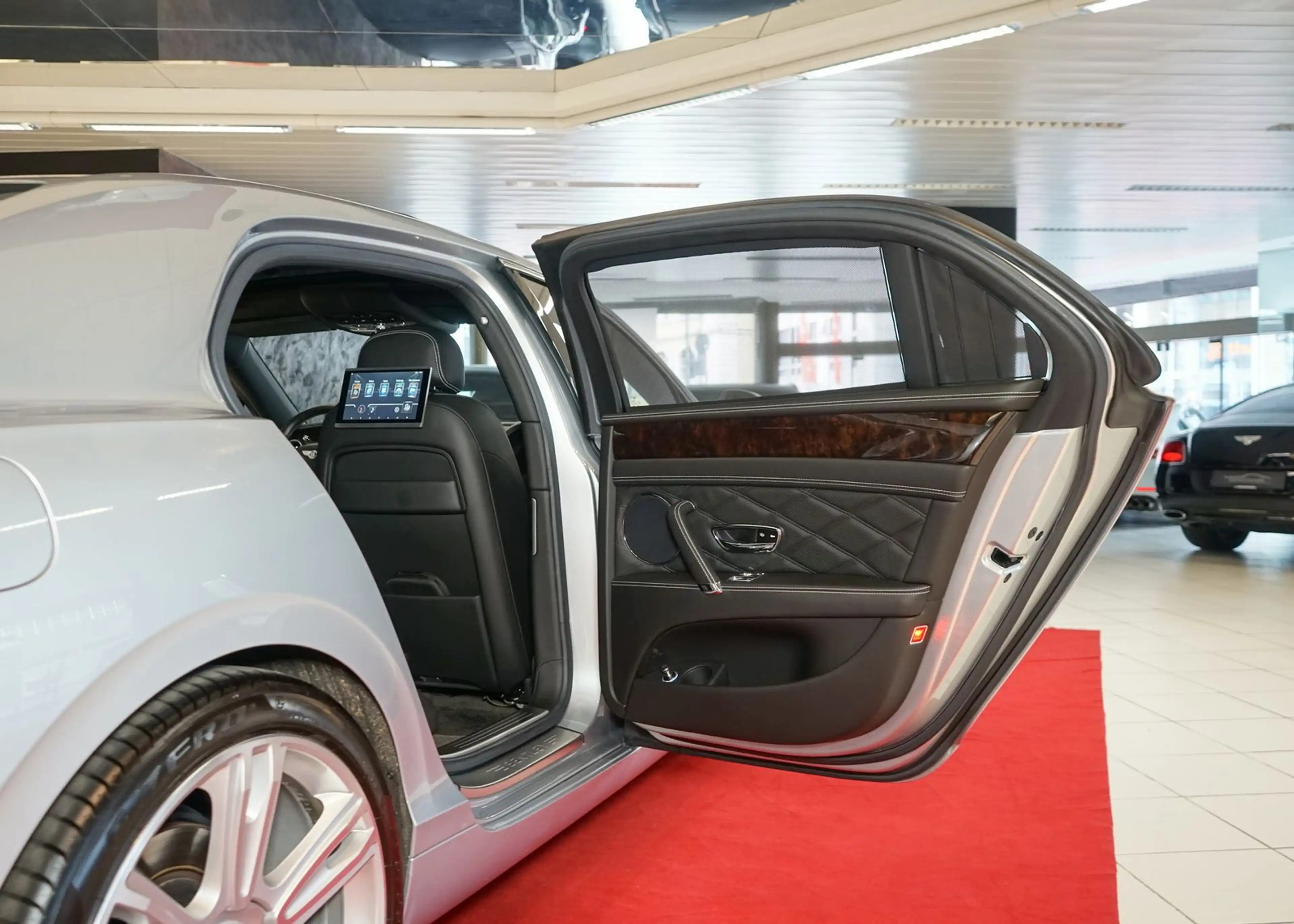 Bentley Flying Spur Mulliner v8 ACC Massage FondEntertai — photo 40