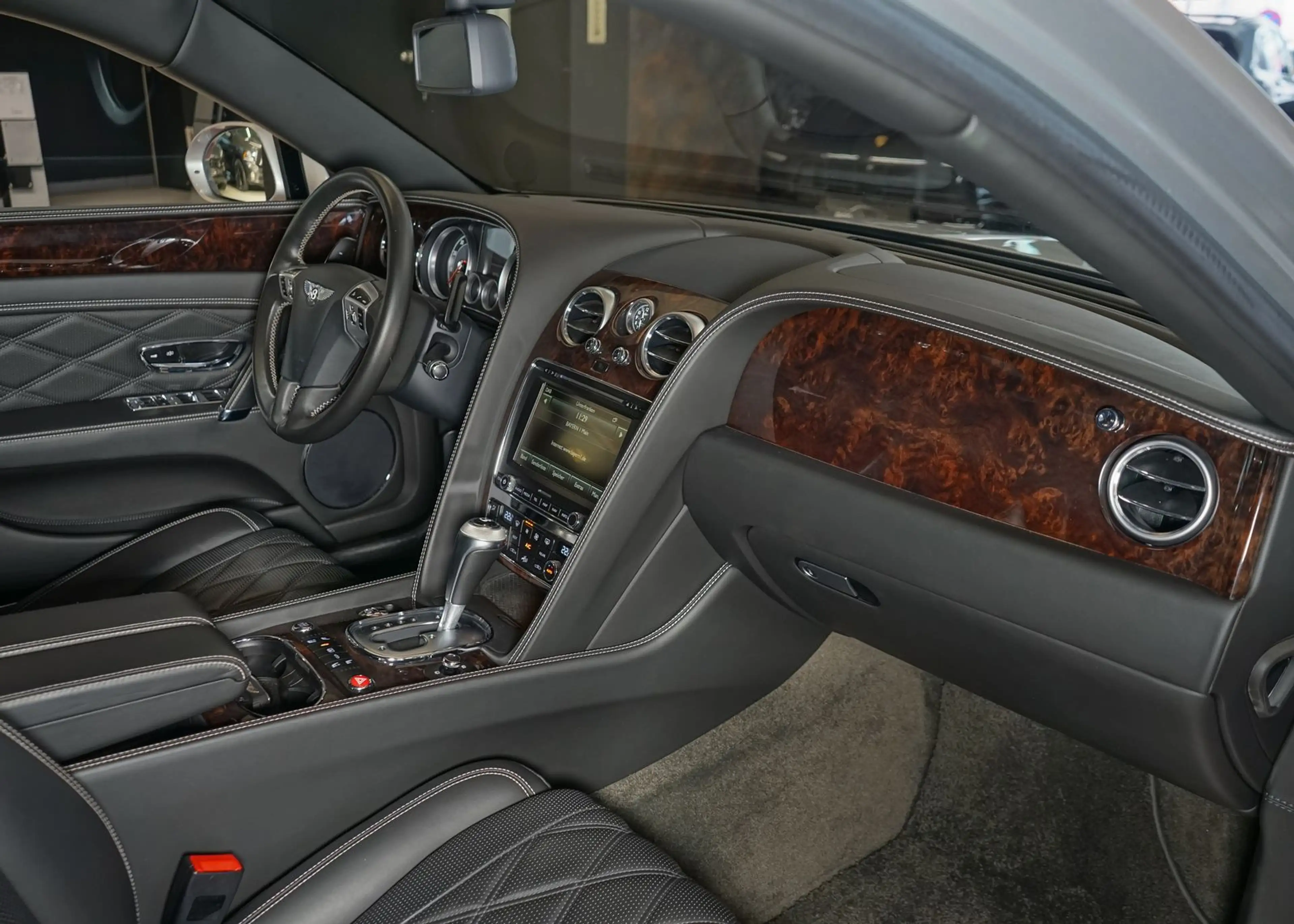 Bentley Flying Spur Mulliner v8 ACC Massage FondEntertai — photo 31