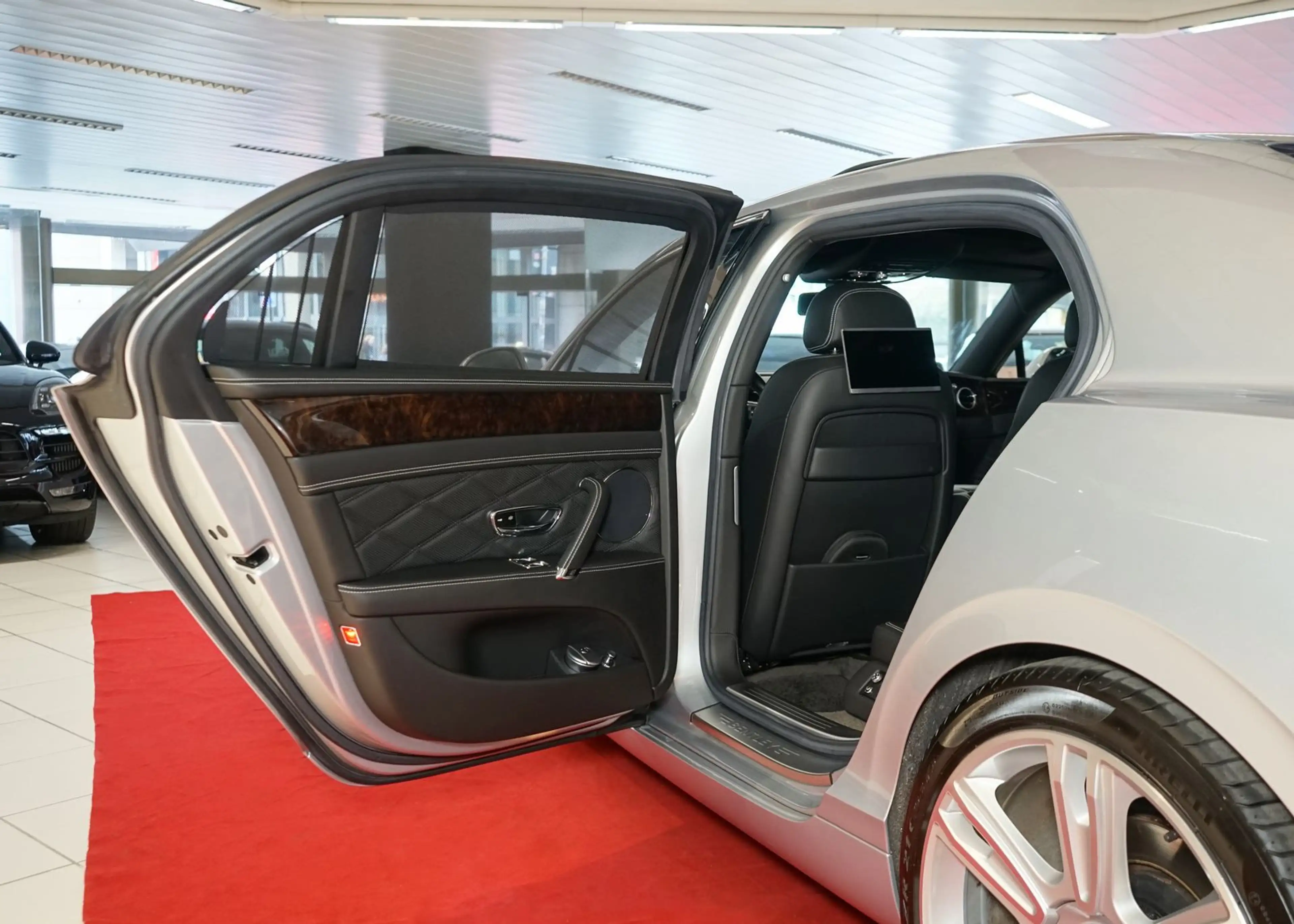 Bentley Flying Spur Mulliner v8 ACC Massage FondEntertai — photo 34