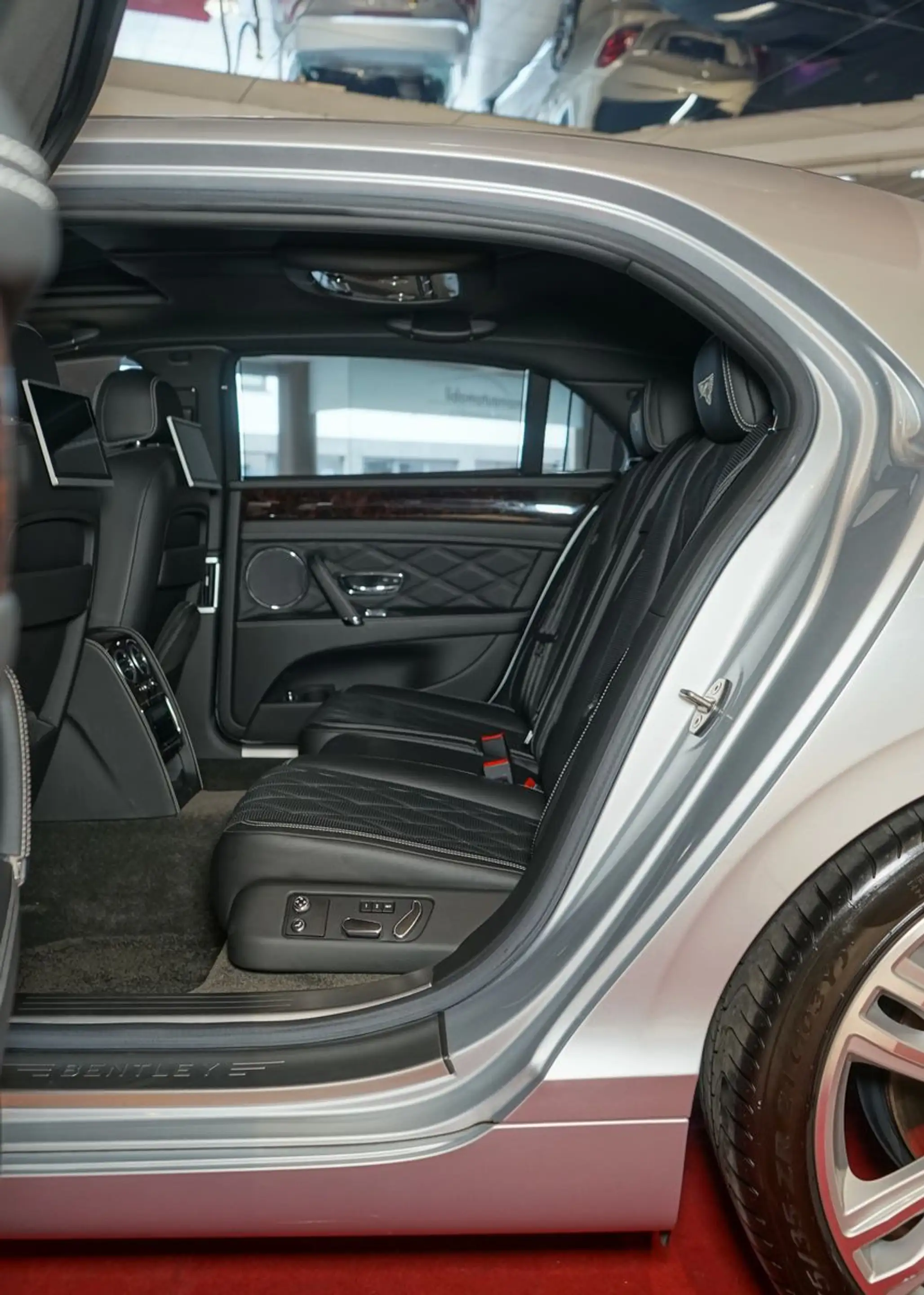 Bentley Flying Spur Mulliner v8 ACC Massage FondEntertai — photo 35