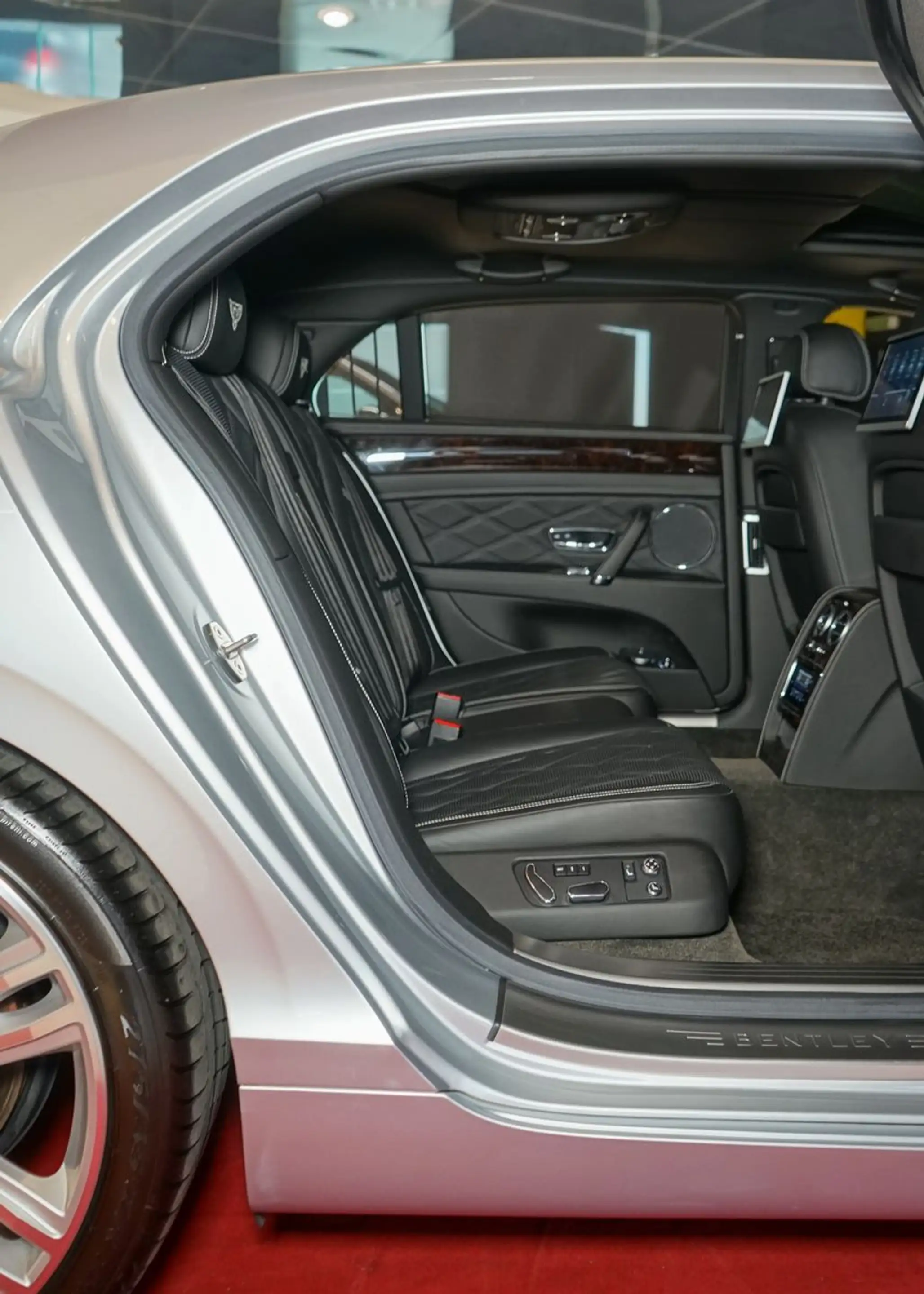 Bentley Flying Spur Mulliner v8 ACC Massage FondEntertai — photo 39
