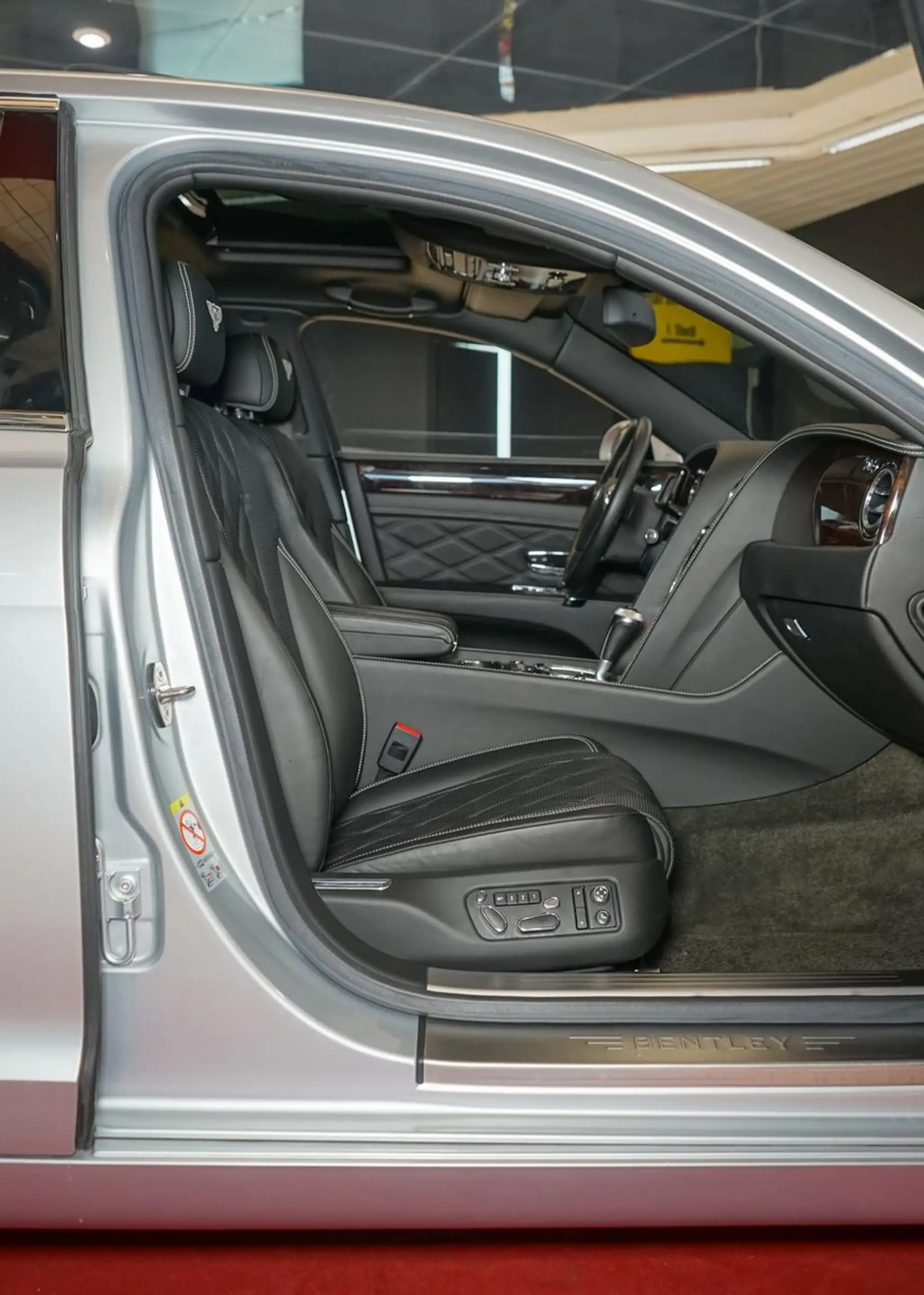 Bentley Flying Spur Mulliner v8 ACC Massage FondEntertai — photo 32