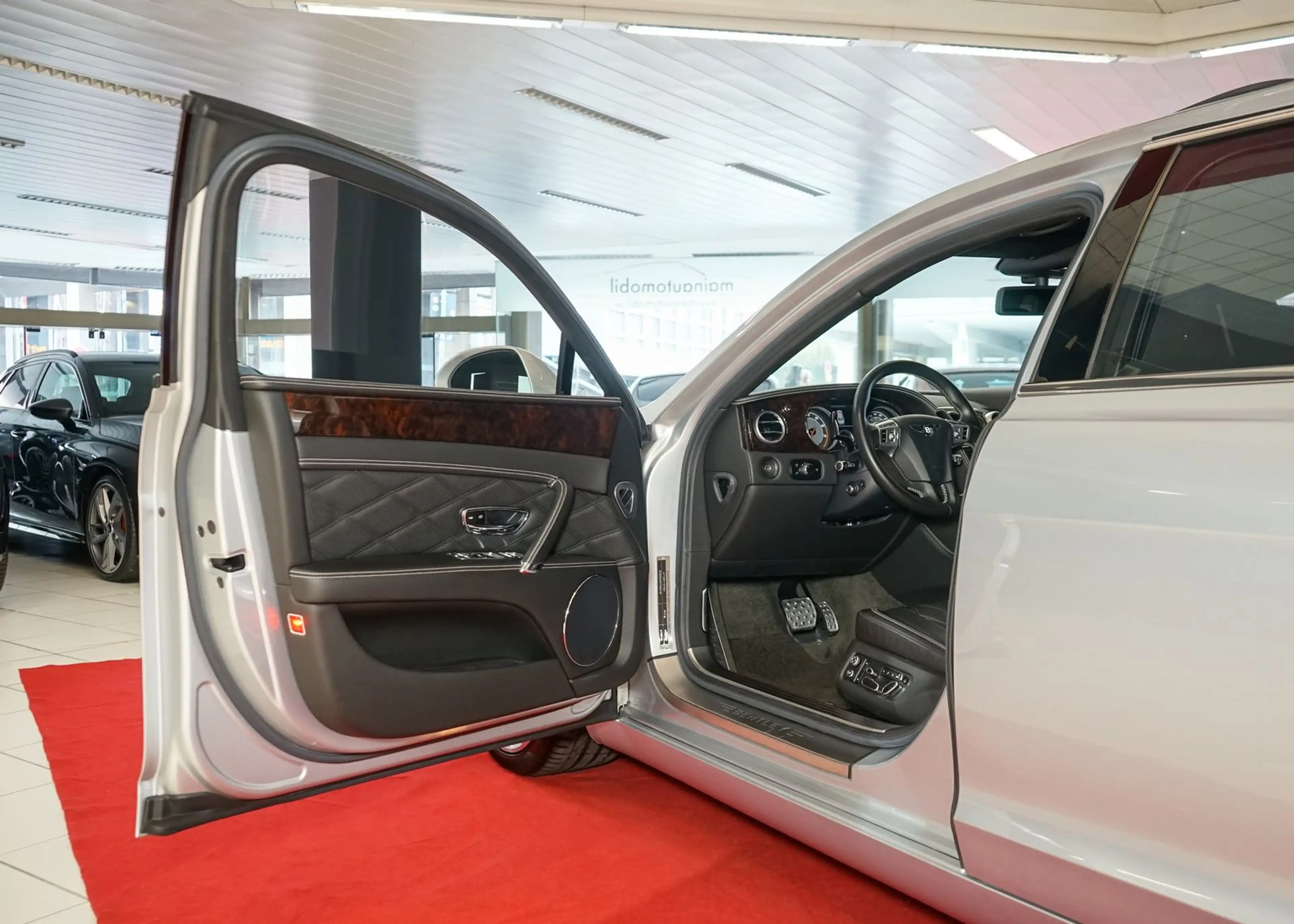 Bentley Flying Spur Mulliner v8 ACC Massage FondEntertai — photo 16
